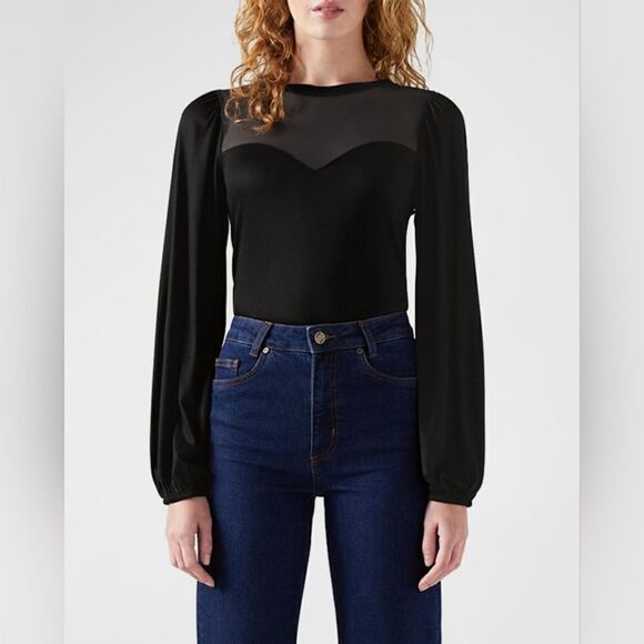 Escada   - Picture 7 of 9